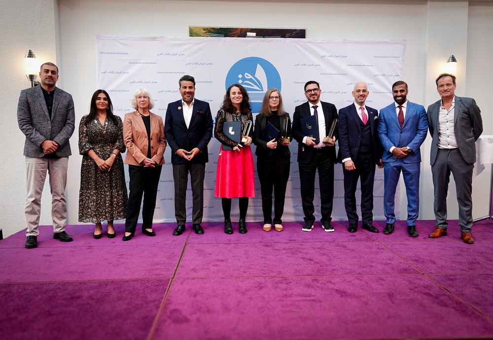 لحظة التتويج بجائزة الرواق للعلوم والثقافة لعام 2026