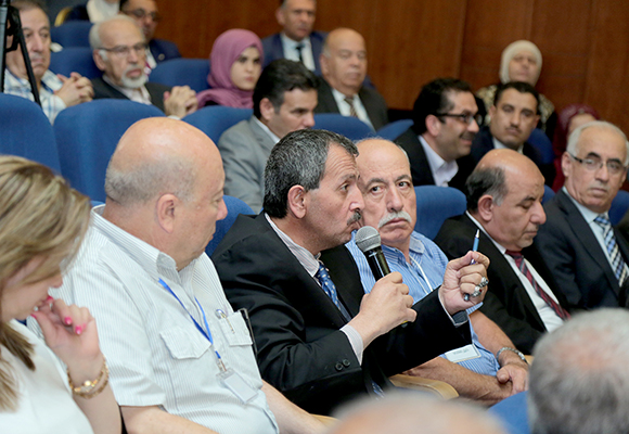 مشاركة المتدخلين من الحاضرين في النقاش