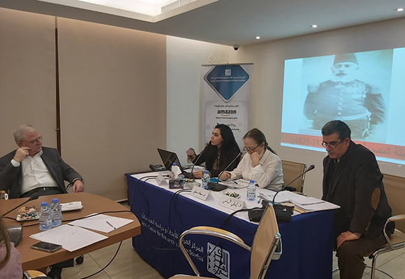 المحاضرون خلال الندوة