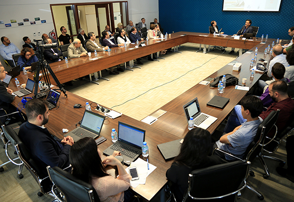 تبع العرض نقاش ثري مع الحاضرين