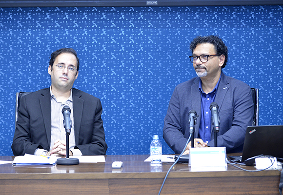 ناقش عاطف بطرس العطار  فكرة إن كان كافكا 