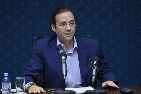 الدكتور مراد دياني في تقديم المحاضر