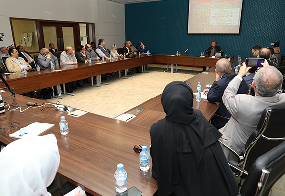 جانب من النقاش الذي تلى المحاضرة