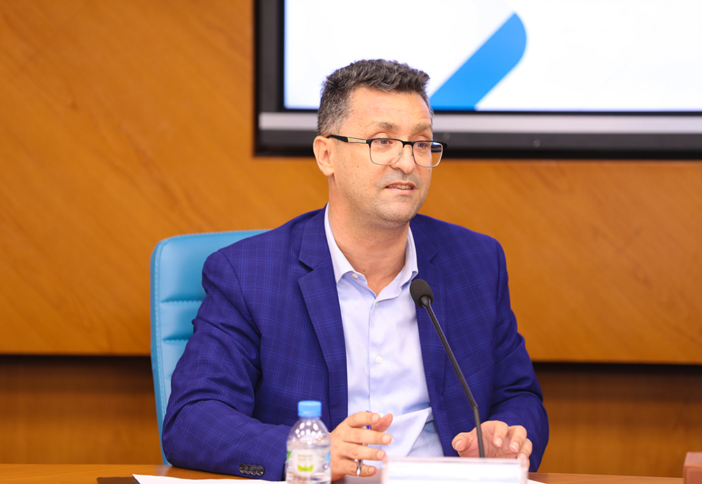 رشيد بوطيب معقبًا على ورقة السيمنار