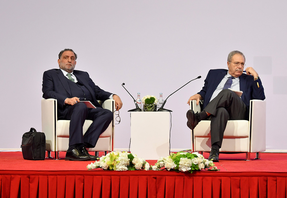 Azmi Bishara and Tarek Mitri during the closing session