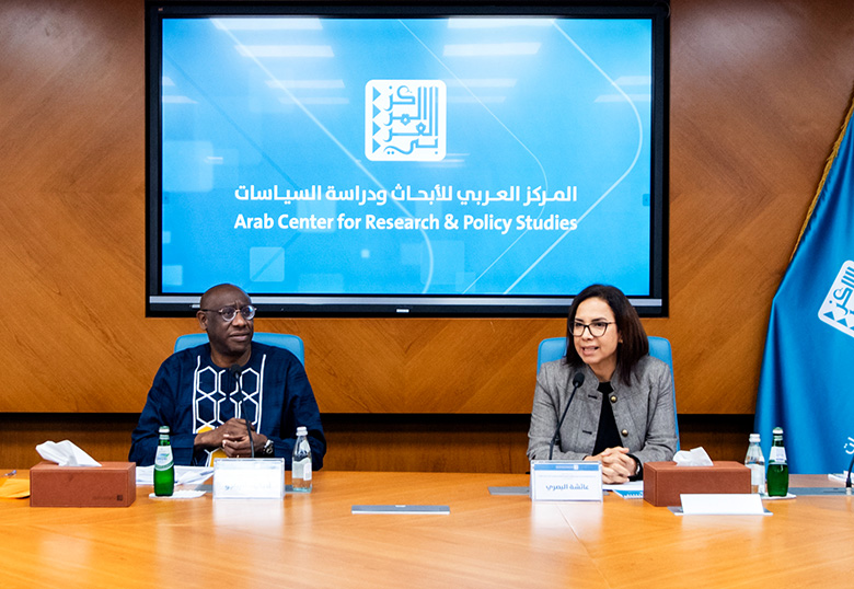 المحاضر ورئيسة الجلسة