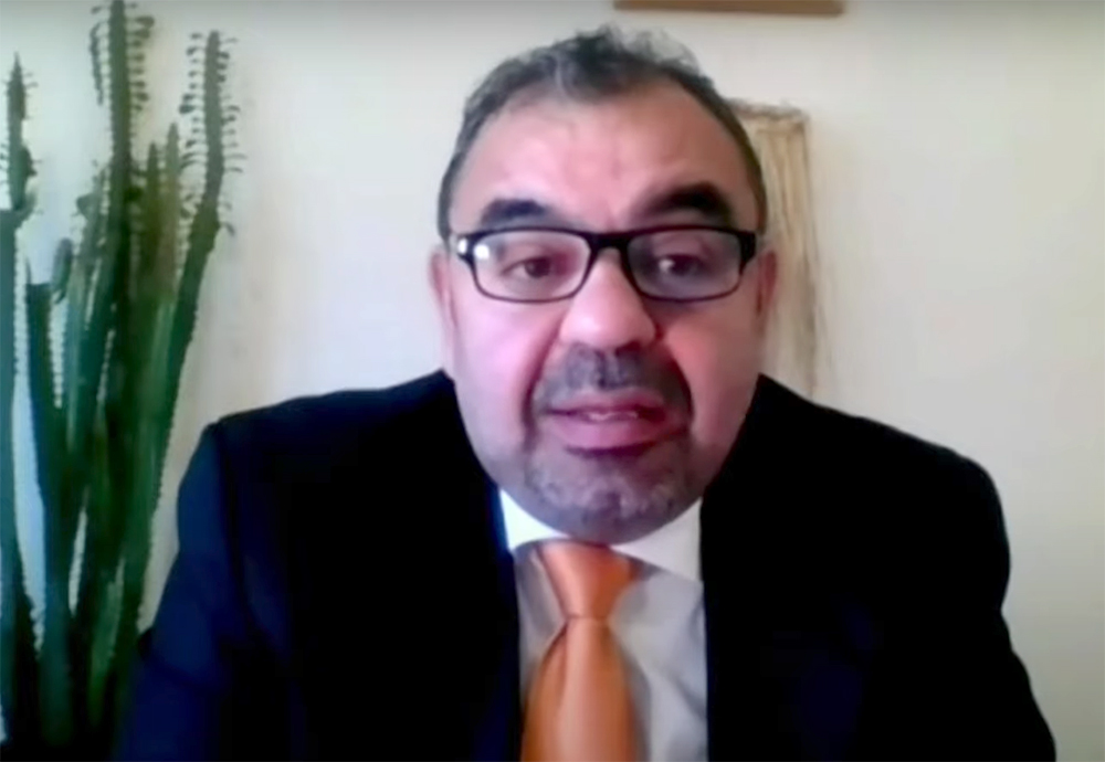 رشيد الحاج صالح مترئسا الجلسة الأولى من اليوم الثاني