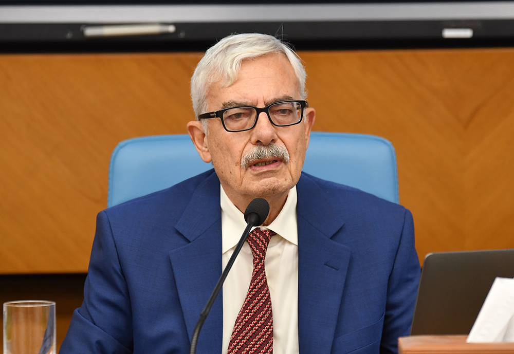 رجا بهلول مترئسا الجلسة الثانية من اليوم الثاني للندوة