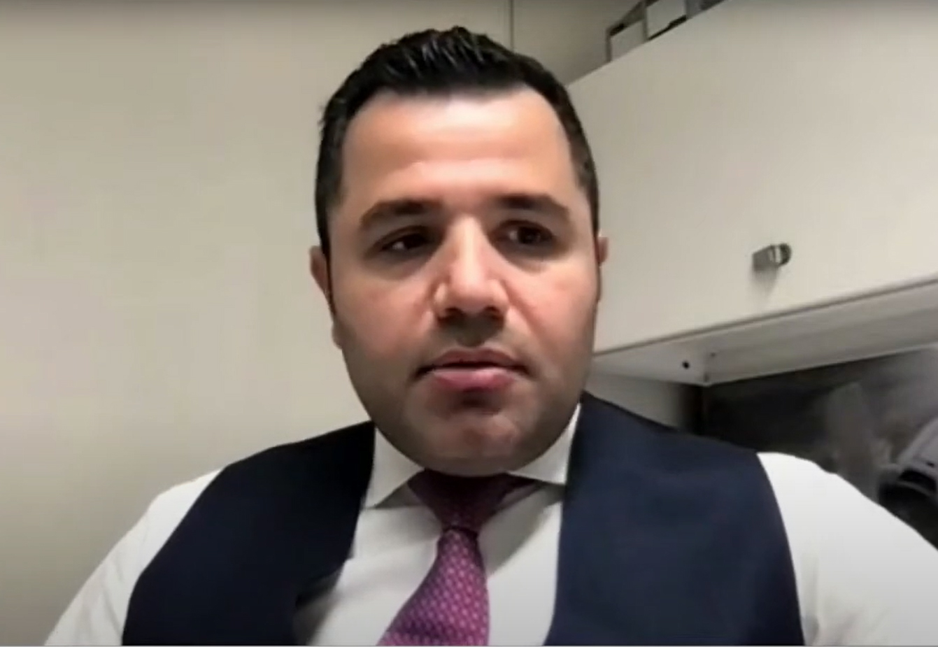 مهند سلوم: وحدات حماية المرأة الكردية في الحرب الأهلية السورية: بحث متعدد الجوانب للمقاتلات الكرديات