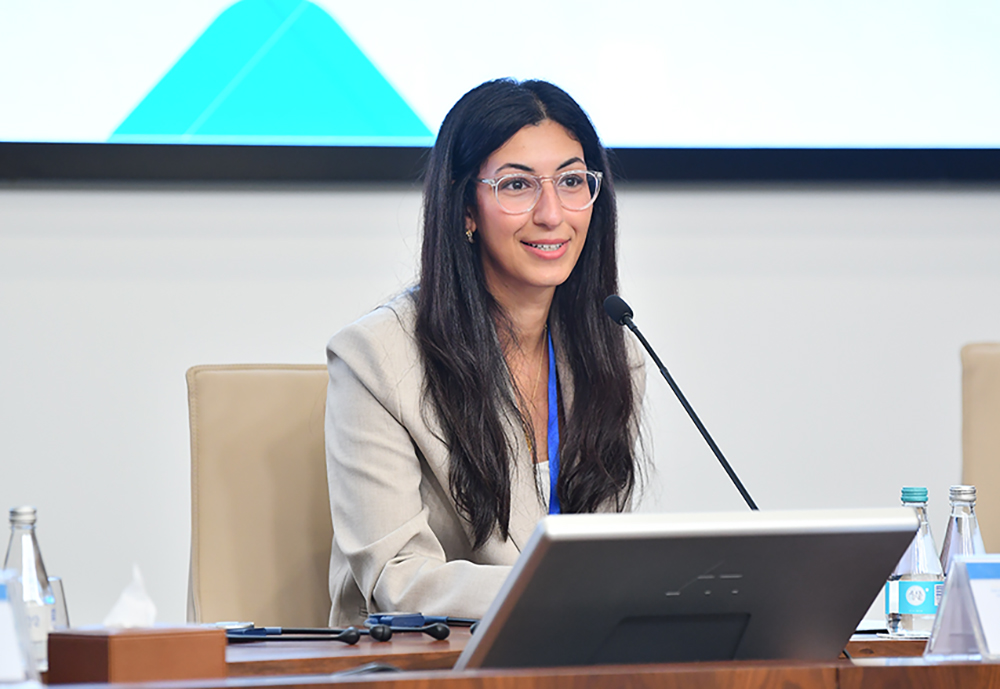 ليلى عمر مترئسة الجلسة الخامسة